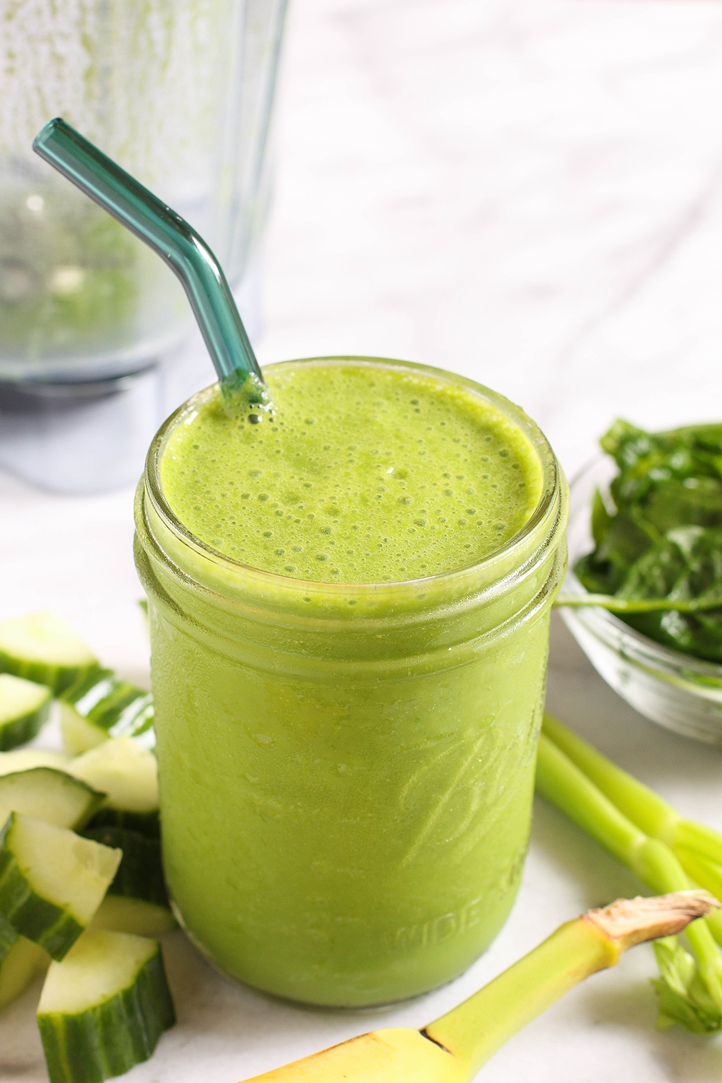 Green Juice Smoothie - a veggie packed green juice that's loaded with all the fiber of a smoothie