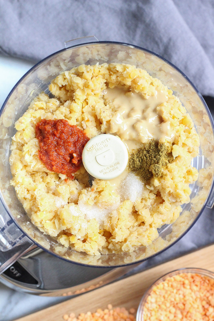 Harissa-spiced red lentil hummus