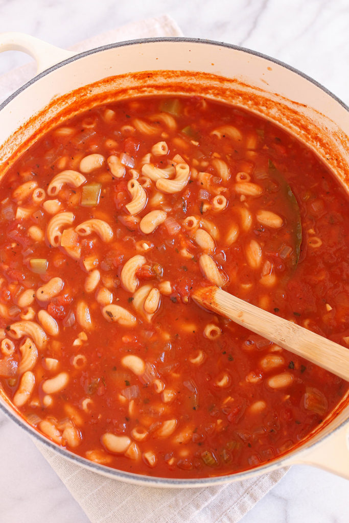 Vegan Pasta e Fagioli - the classic Italin bean & pasta soup, ready in 30 minutes