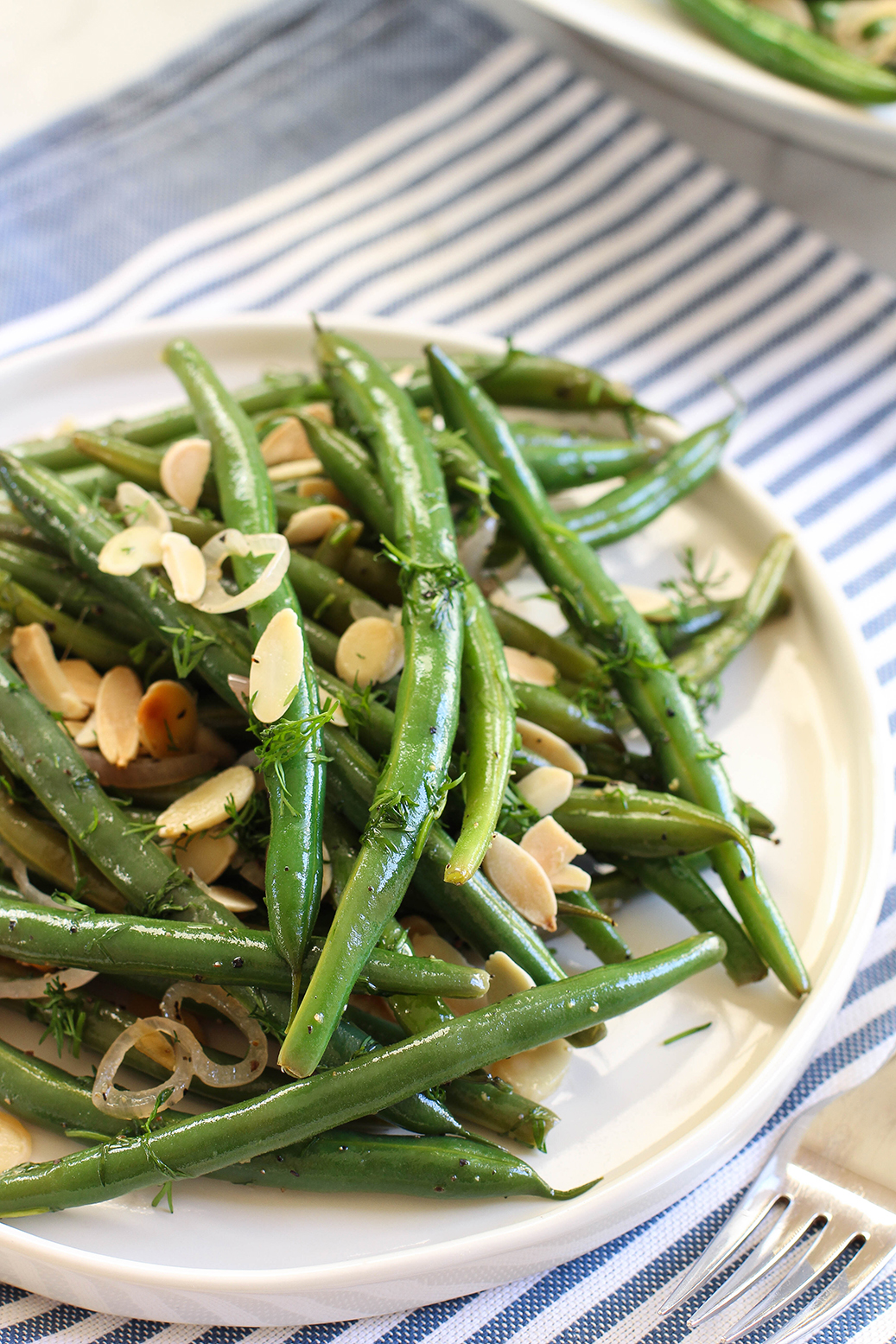 Apple Cider Green Beans with shallots & dill - an easy vegan & gluten free holiday side