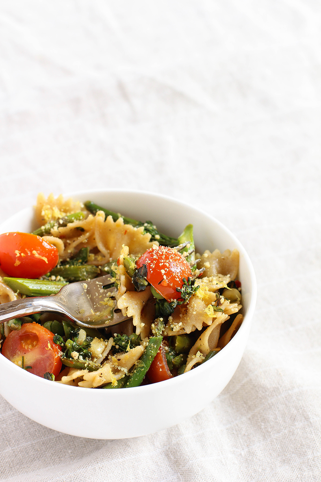 Lemony Spring Pasta Salad - quick & easy vegan meal